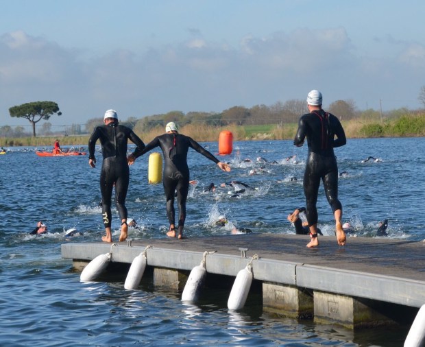 E il tuffo dal pontile...